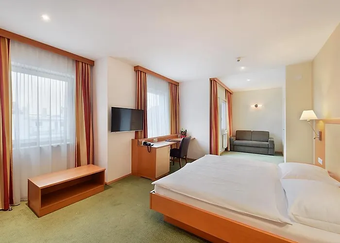 Hotel Lucia 3*