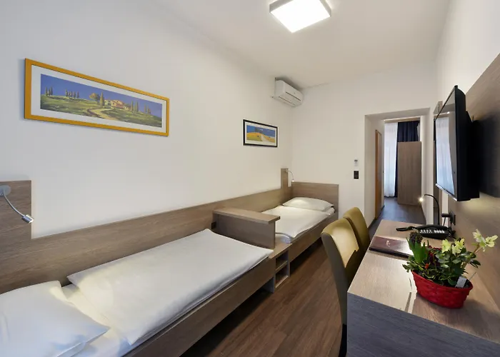 Lucia Hotel