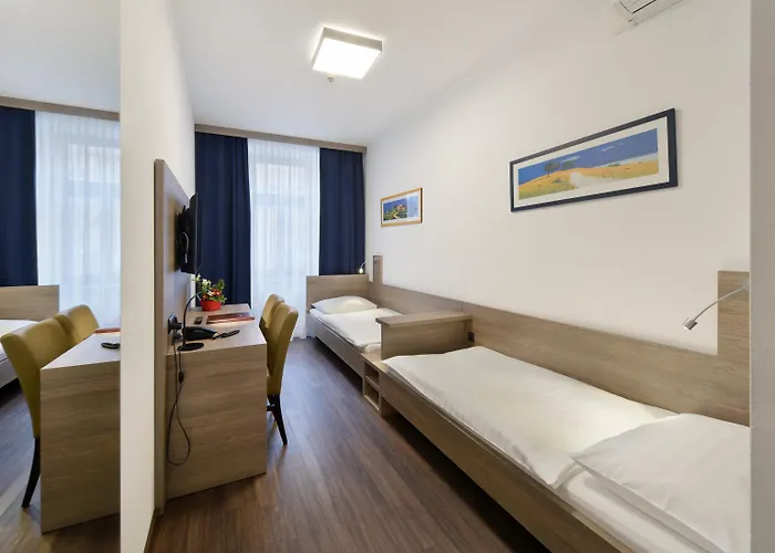 Lucia Hotel