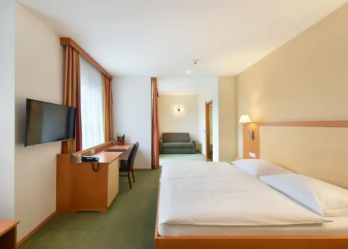 Lucia Hotel