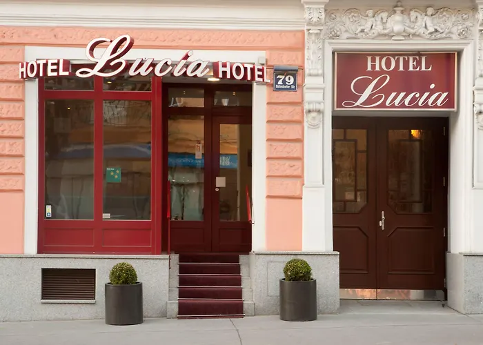 Hotel Lucia 3*