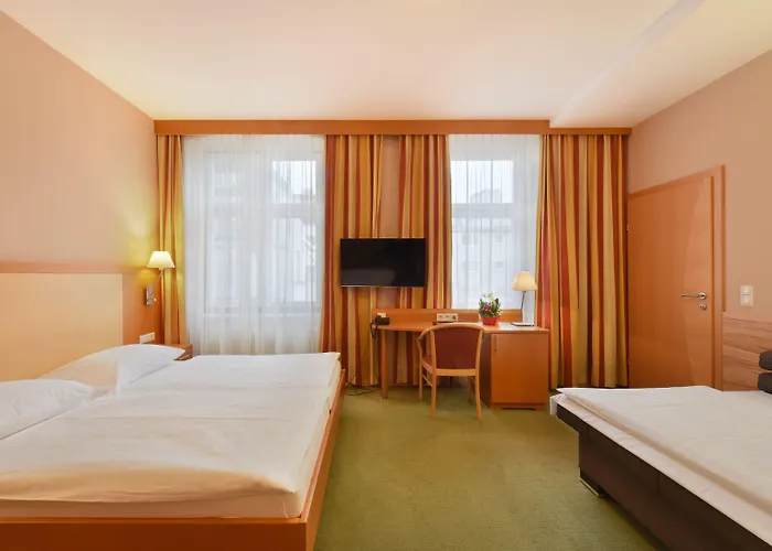 Lucia Hotel