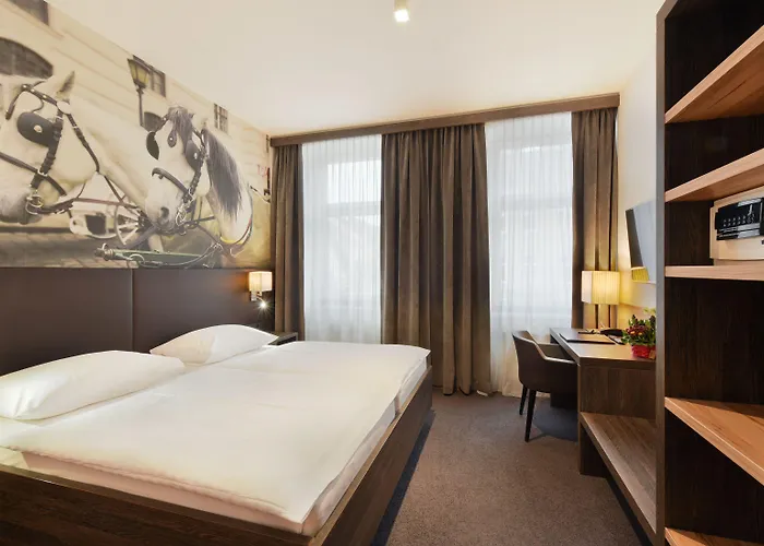Lucia Hotel 3*