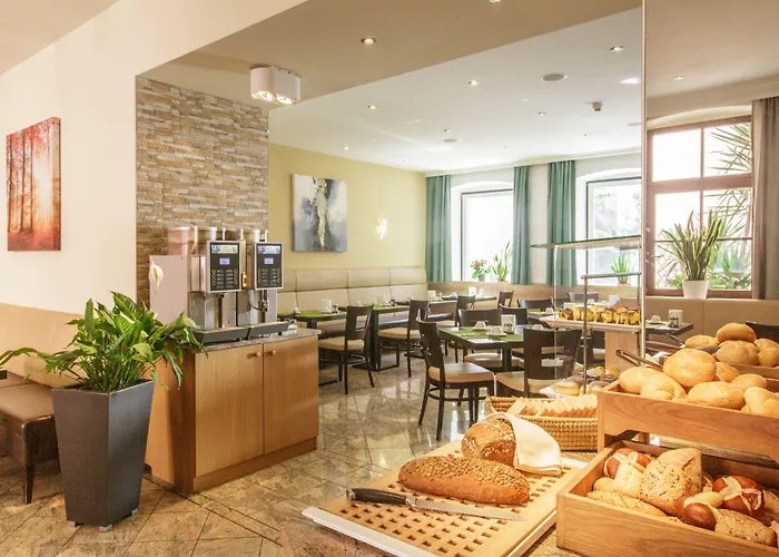 Lucia Hotel