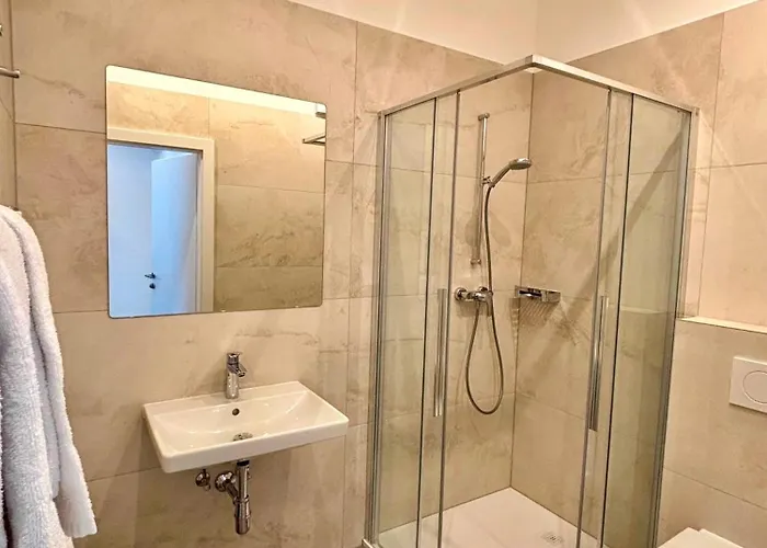 Lucia Hotel 3*
