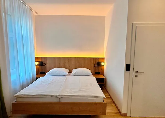 Lucia Hotel