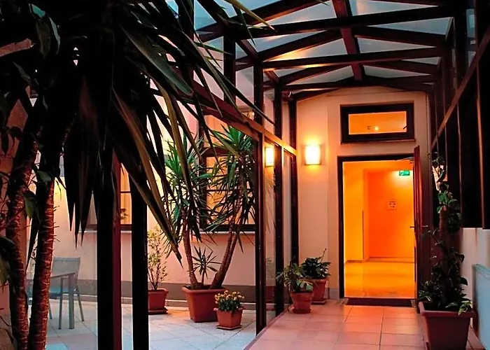 Lucia Hotel