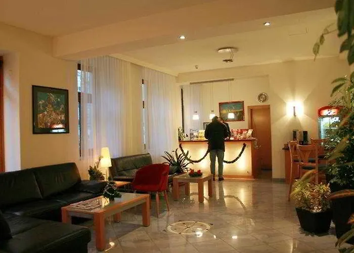 Lucia Hotel