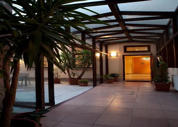 Lucia Hotel