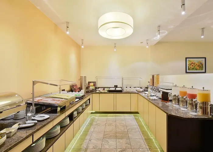 Lucia Hotel